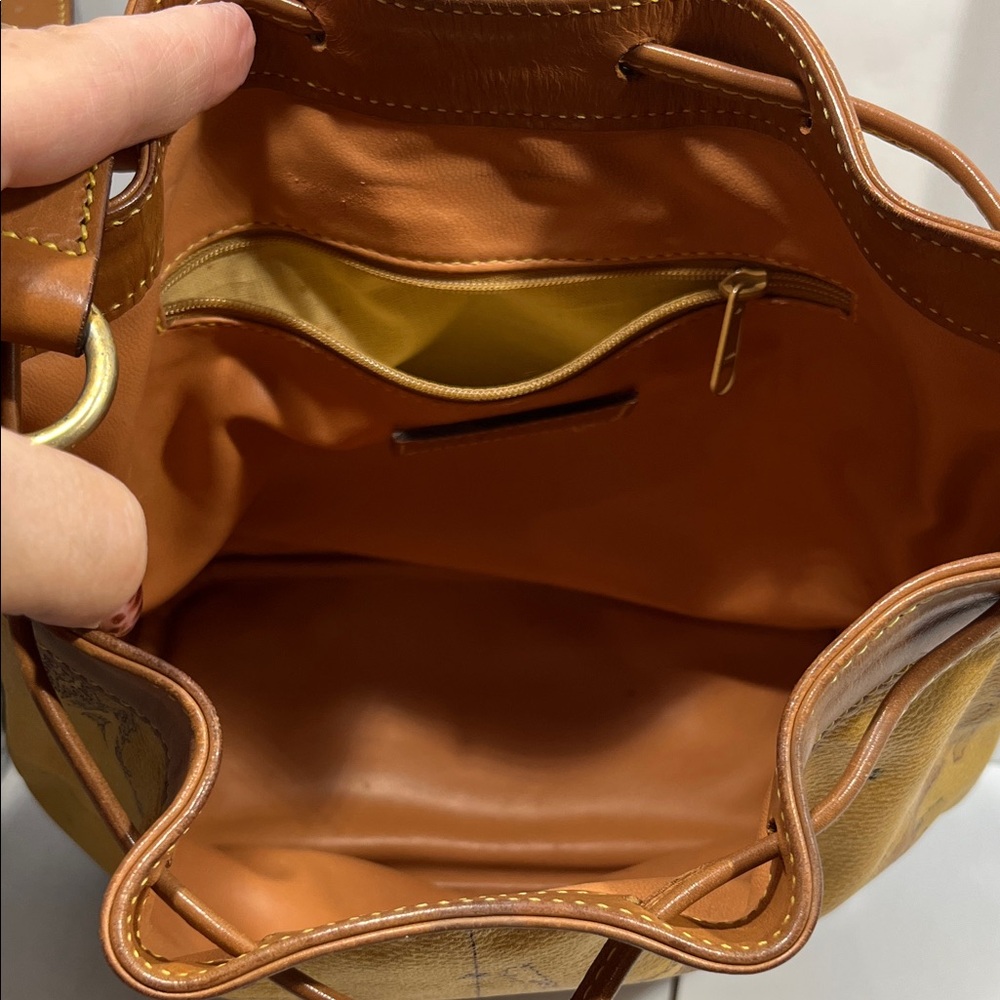Alviero Martini Tan and Brown Shoulder Bag - Picture 10 of 11